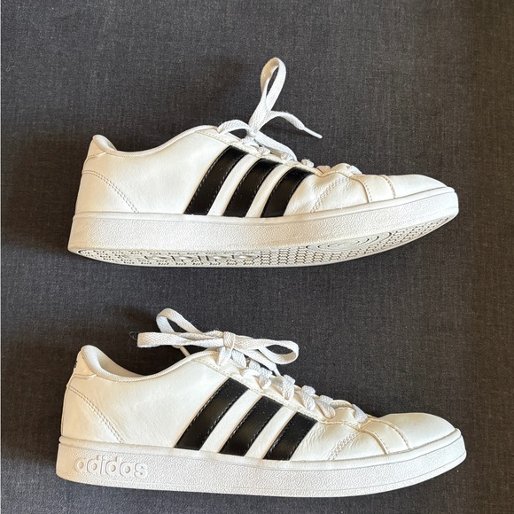 Adidas Women’s Classic White Leather Sneakers with Black Stripes Size 8 - Picture 4 of 9